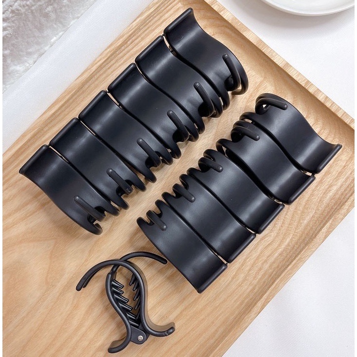 KẸP CÀNG CUA 3 CHẤU sét gồm 12 cái giúp tạo nhiều kiểu tóc xinh xắn cho phái nữ