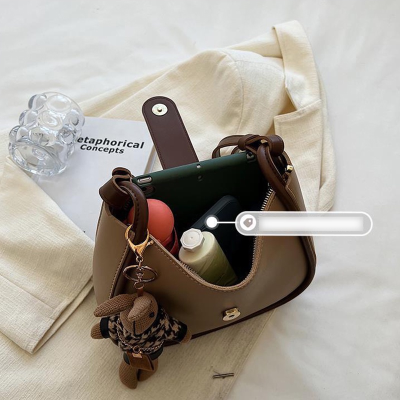 Túi đeo chéo vai IELGY trang trí gấu bông phong cách retro cao cấp cho nữ