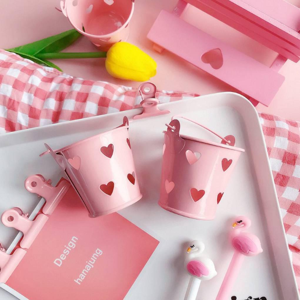 Giá Đỡ Bút Bằng Sắt Màu Trơn Họa Tiết Trái Tim Rỗng Sắp Xếp Gọn Gà