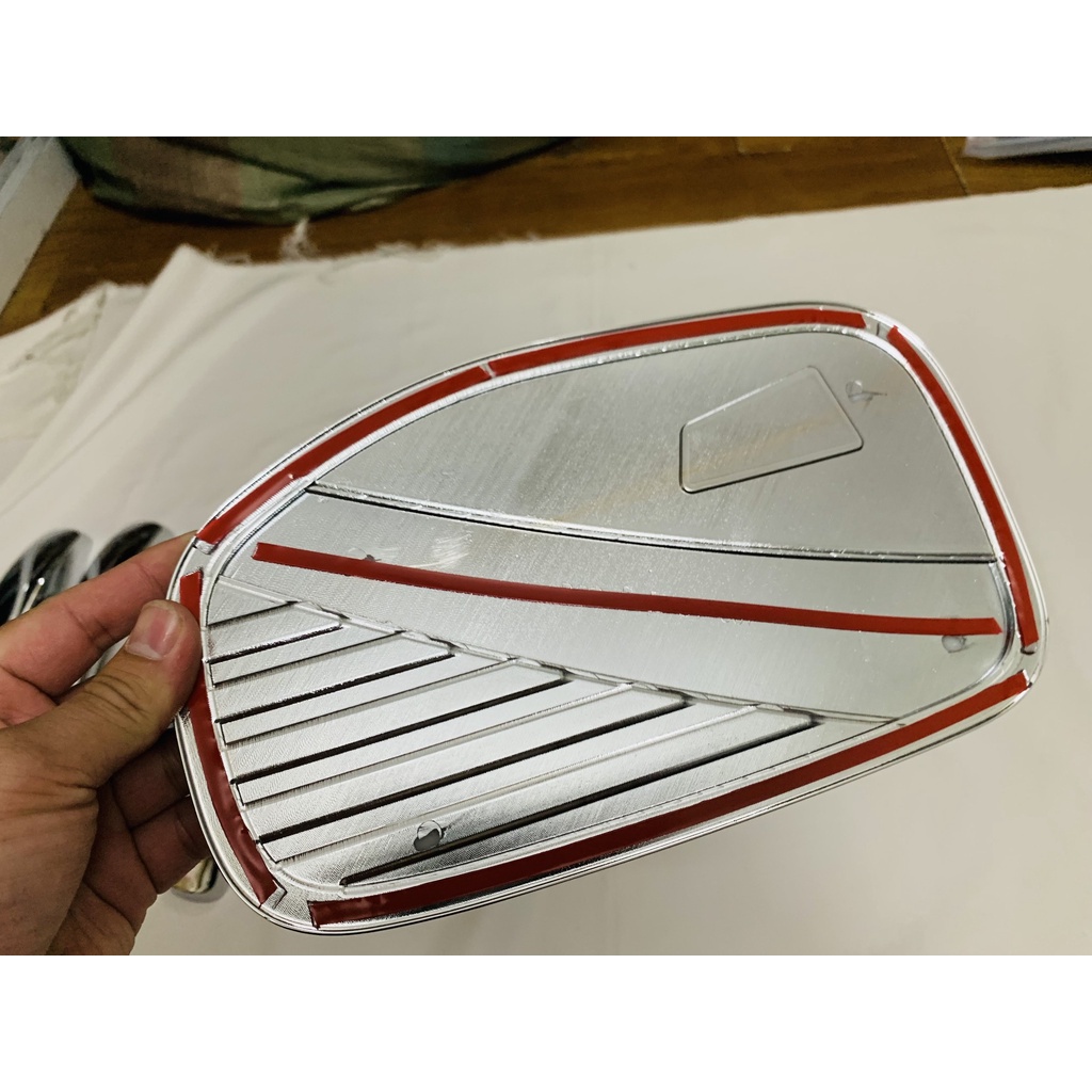 Ốp nắp bình xăng xe Ford Everest 2022, 2023 Nhựa ABS mạ crom cao cấp