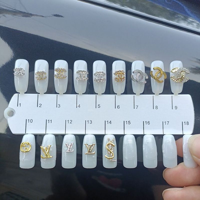 charm nail gắn móng tay chanel nail