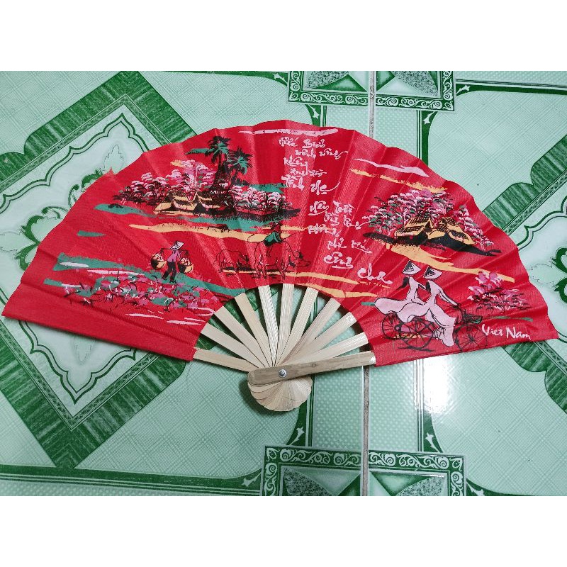 Quạt vải cầm tay vẽ phong cảnh đồng quê Việt Nam