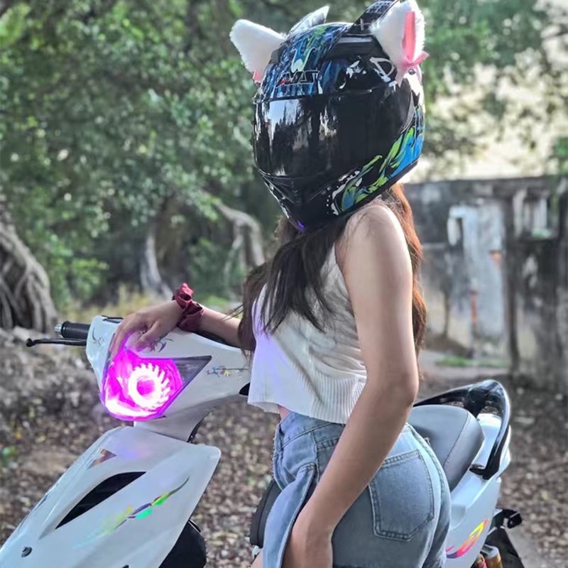 Mũ Bảo Hiểm Gắn Tai Mèo Bông Đáng Yêu Cho Nữ