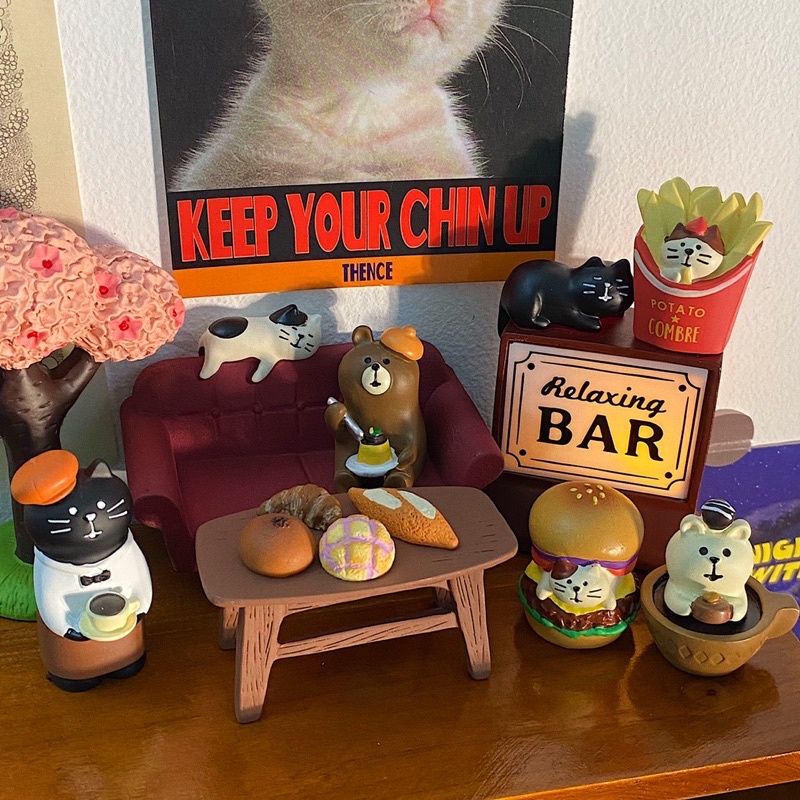 Mô hình mèo chủ đề quán của mèo đen