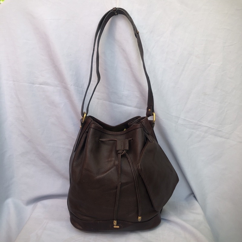 Túi chuẩn si. Túi qua sử dụng. Khách vui lòng xem hình nếu muốn biết thêm thông tin sản phẩm mời khách vô chat. Thanks .