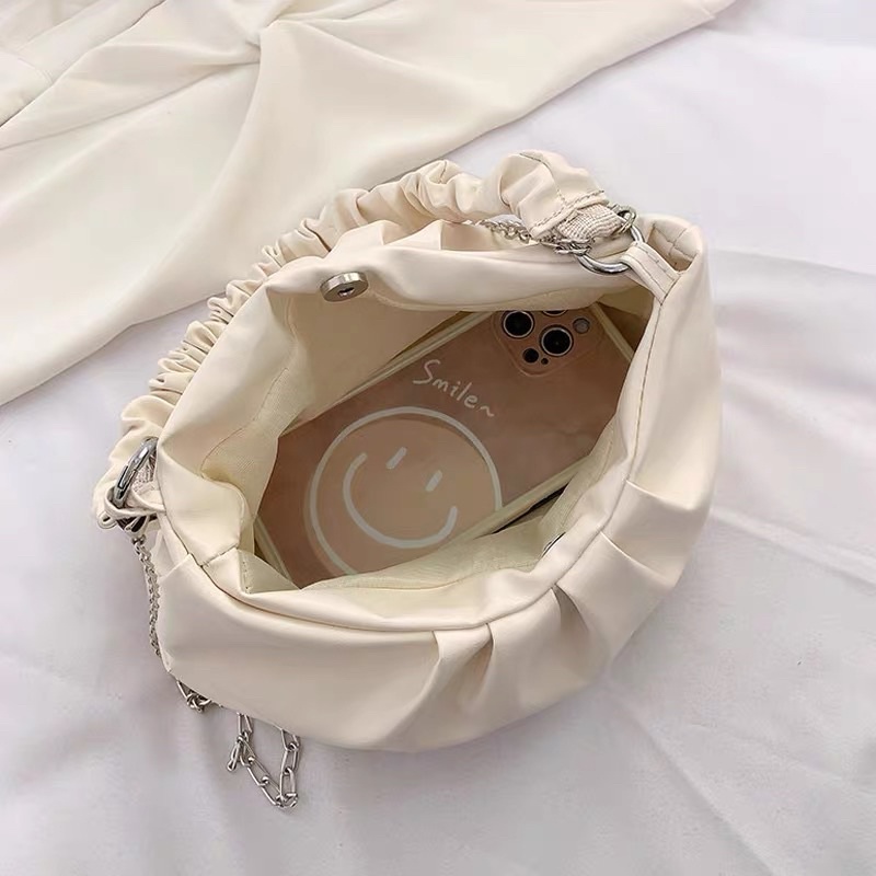 Túi đeo chéo xếp ly cúc bấm Butterfly