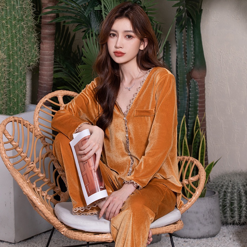 Bộ Đồ Ngủ Nhung Dài Tay Mềm Mại Màu Trơn Phối Ren Thời Trang Thu Đông Cho Nữ