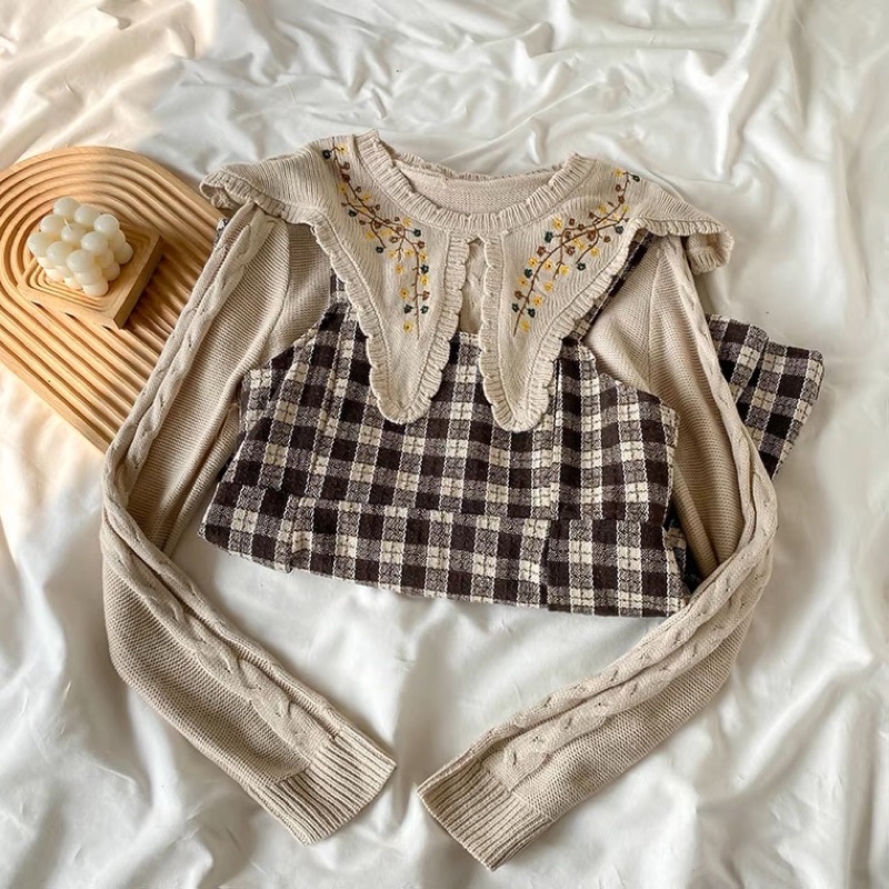 Áo len cổ sen quảng châu phối yếm Dạ caro