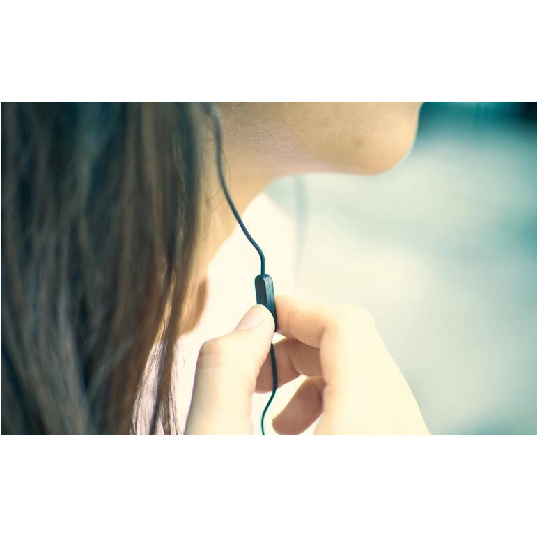 Tai nghe JBL C150SI và tai nghe JBL C200SI