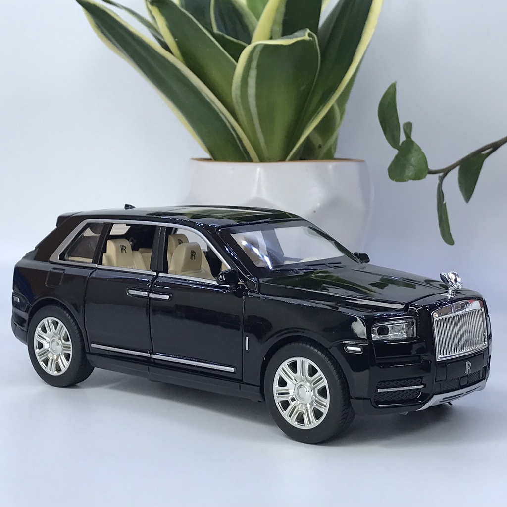 Mô hình xe ô tô Rolls Royce Cullinan tỷ lệ 1:24 bằng kim loại TẶNG BIỂN SỐ XE