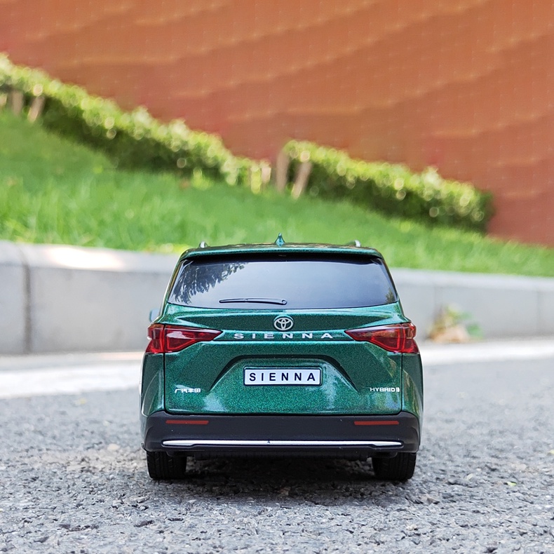 Mô hình xe Toyota Sienna 1:24 UNK