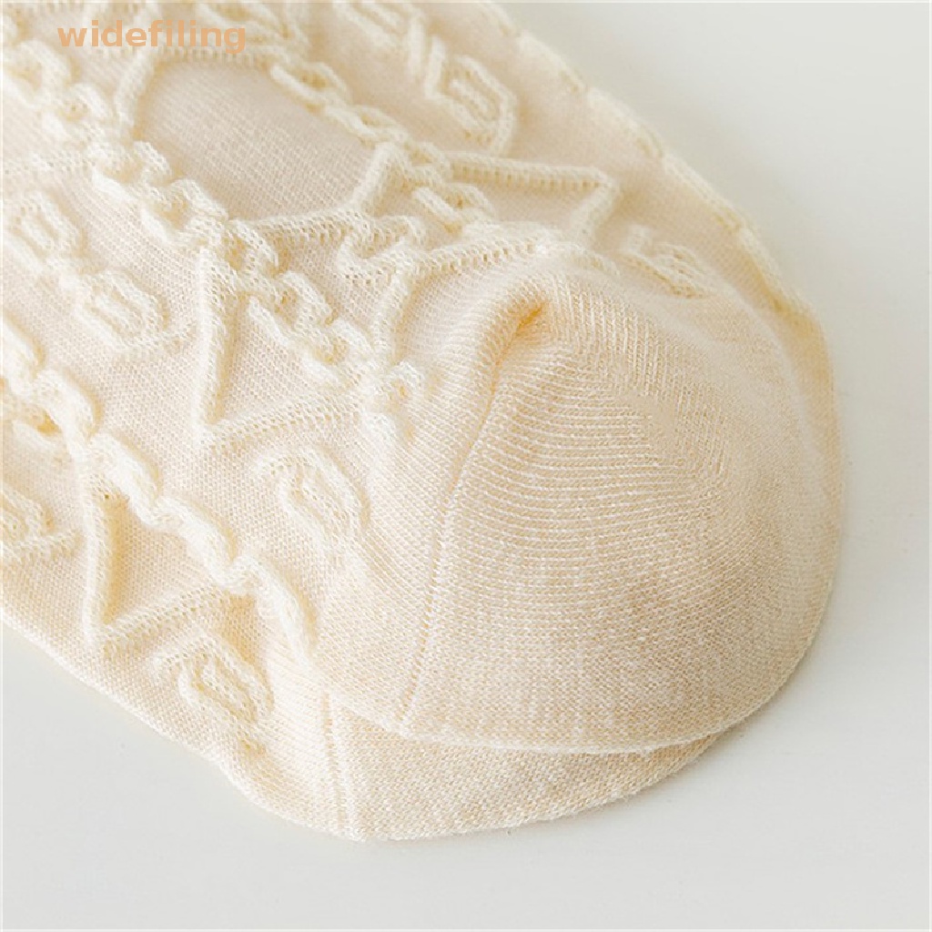 Đôi Tất Chân Giữ Ấm Màu Trơn Thêu Họa Tiết Dễ Thương Cho Nữ