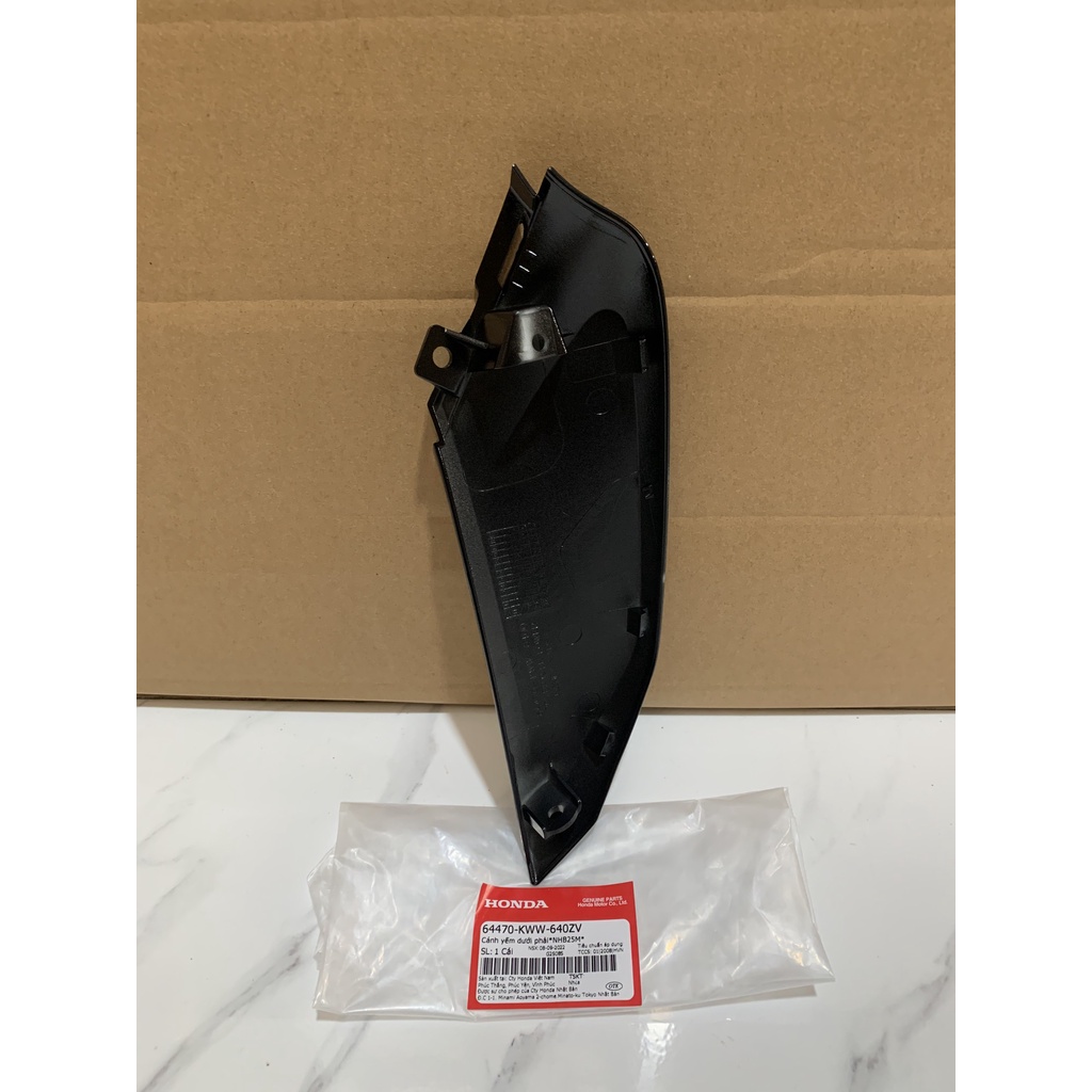 Cánh yếm dưới bên phải HONDA WAVE S110, RS110 năm 2013 màu Đen. *NHB25M* 64470KWW640ZV