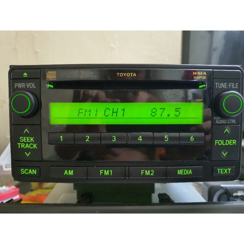 Đầu radio cd aux tháo xe toyota . loại 2 din lắp chung cho các loại xe.