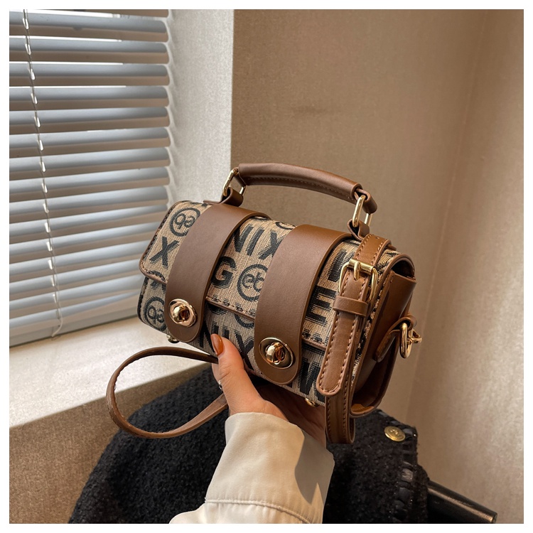 Túi xách chữ hai khóa xoay