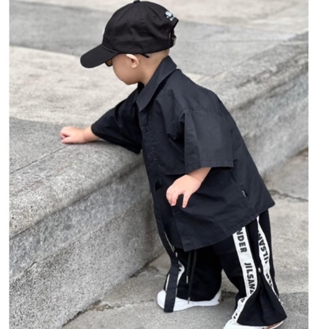 ÁO SƠ MI BÉ TRAI , ÁO SƠ MI TRẺ EM MÀU TRẮNG VÀ ĐEN KIỂU HÀN QUỐC CỰC ĐẸP LÊN PHOM CHUẨN