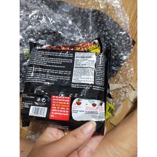 1 thùng mì tương đen koreno gồm 20 gói