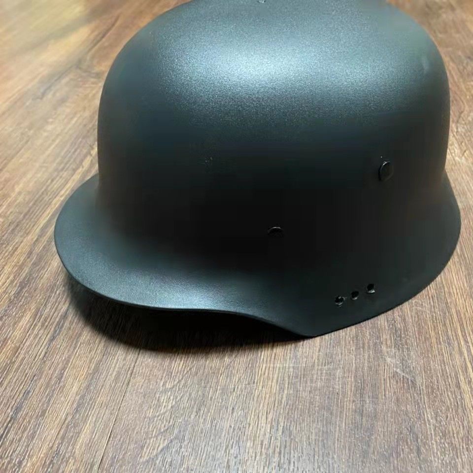 Mũ Bảo Hiểm Kiểu Quân Đội Đức World War II M35 Có Nhãn Dán