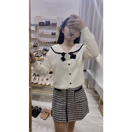 Áo len dài tay cổ bẻ hoa trà