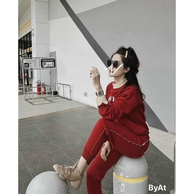 BỘ NỈ ĐỎ HAWKINS CỔ TRÒN CHO NỮ