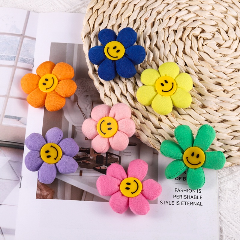 Ghim Cài Áo Hình Hoa Hướng Dương Mặt Cười Nhiều Màu Sắc Dễ Thương Cho Bạn Bè