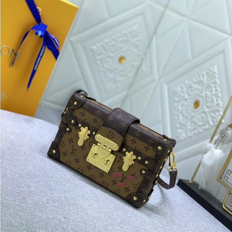 Louis Vuitton biến nữ là New M86886 Box bag