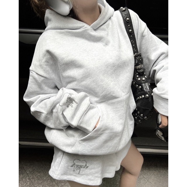 - Áo hoodie form boxy