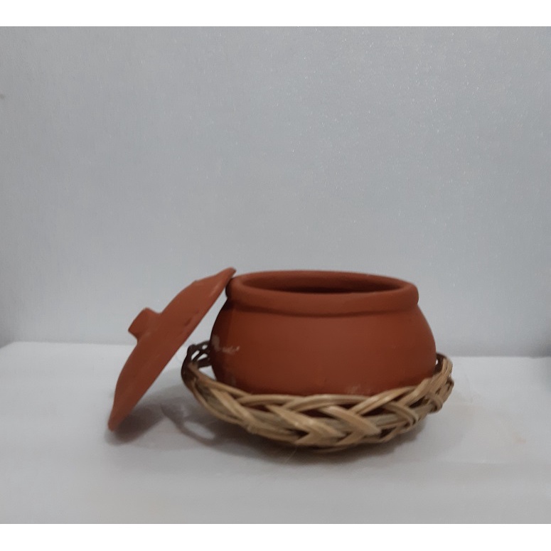 Niêu cơm nhỏ đất nung bụng 12 cm và rế tre