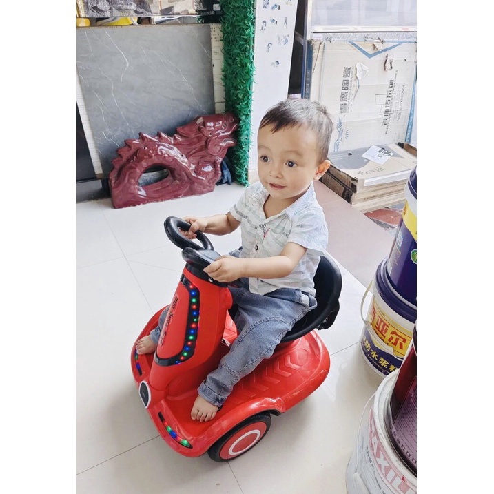Xe máy điện cho bé, Xe ô tô điện trẻ em cân bằng xoay 360 độ có nhạc đèn