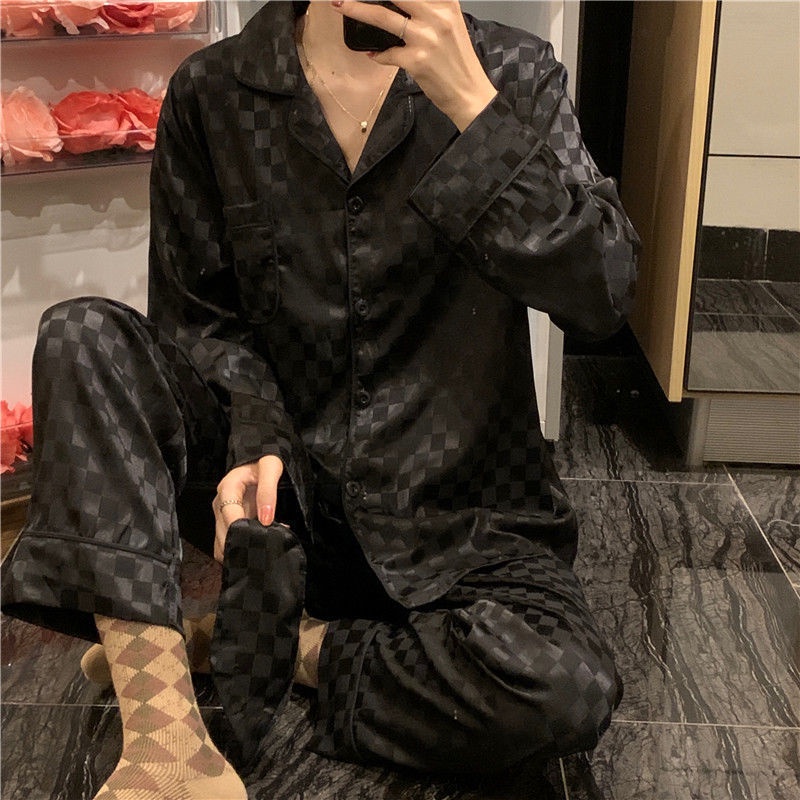 Bộ Đồ Ngủ Tay Dài Chất Lụa Mỏng Nhẹ Thời Trang Quyến Rũ Cho Nữ