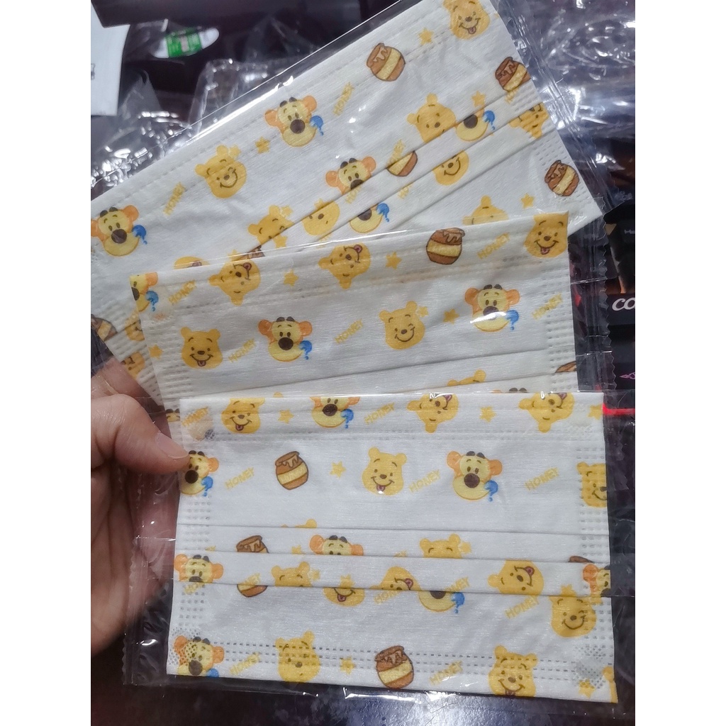 Khẩu trang trẻ em 4 - 15 tuổi hình Gấu Pooth dễ thương