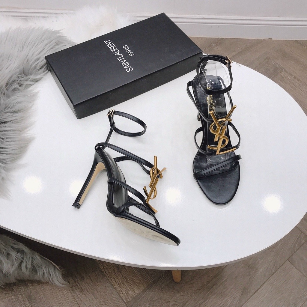 Sandal khoá tag vàng sẵn hàng cả 2 màu đen - trắng , dây mảnh lên chân sexy gót cao 10cm.