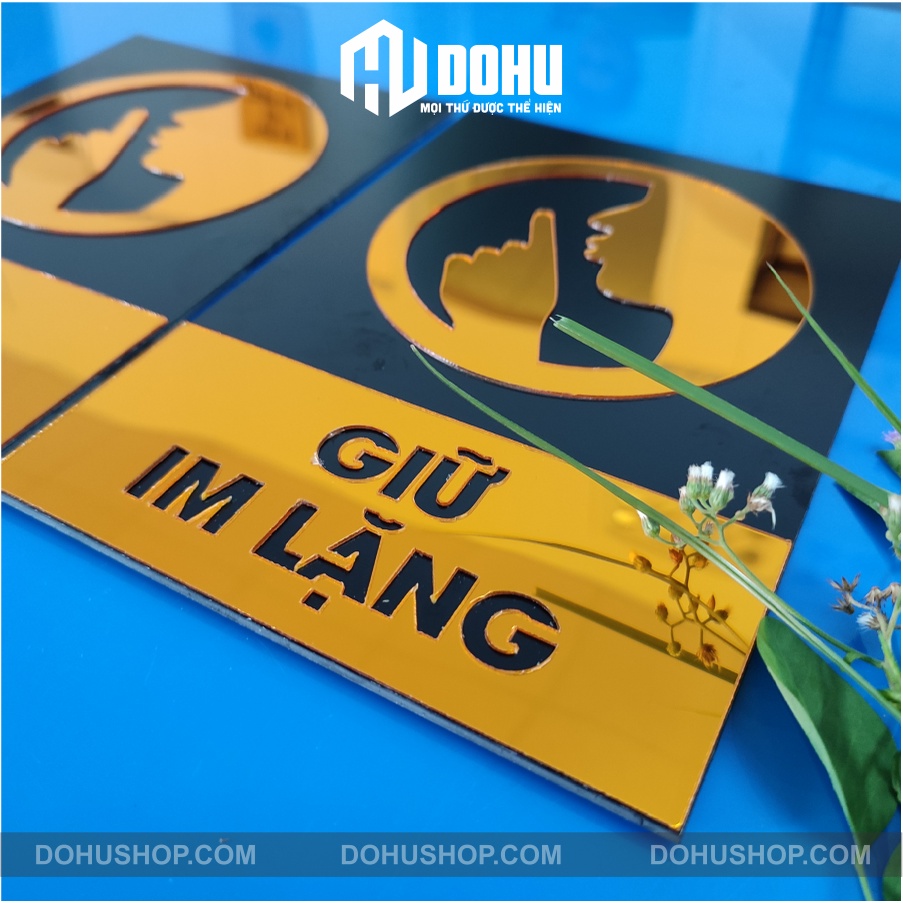 Biển cấm gương vàng KT 20x14cm, bảng báo cấm có sẵn keo dán