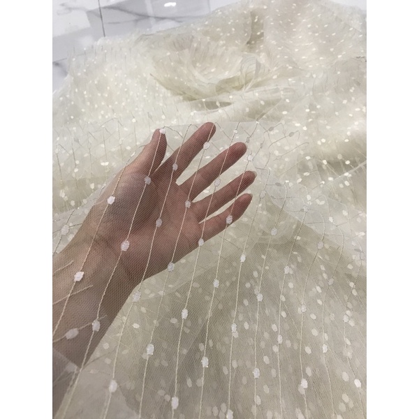 Vải voan lưới trắng kem thêu dệt chỉ kim tuyến nhũ vàng mềm co dãn đẹp xinh(khổ 1m8)may đầm váy,áo kiểu thời trang