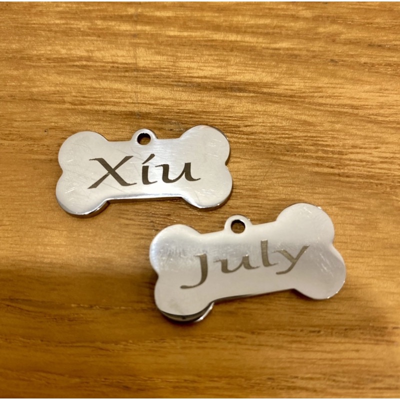 Thẻ bài khắc tên thú cưng với sđt của sen được thiết kế độc đáo nhỏ gọn