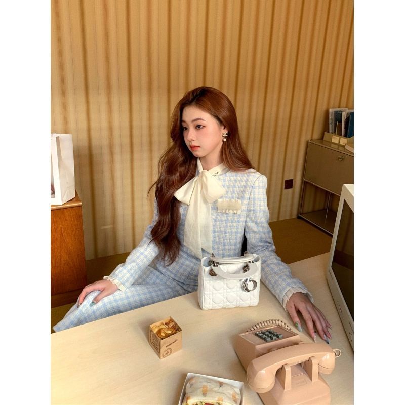 Bộ Áo Khoác + Chân Váy Lửng Thời Trang Mùa Đông Hàn Quốc 2022