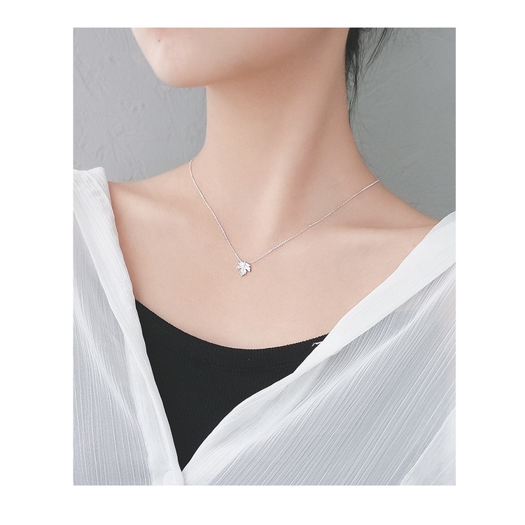 Vòng cổ Hình Lá Phong Đơn Giản Sang Trọng Cho Nữ