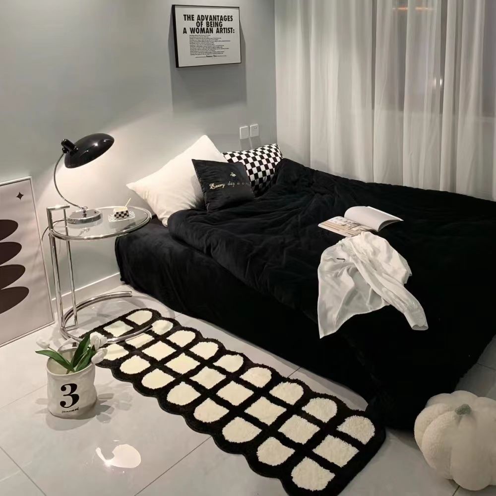 Thảm lót sàn chất liệu nhung tơ mềm mại chống trượt hoạ tiết đen trắng mềm mại