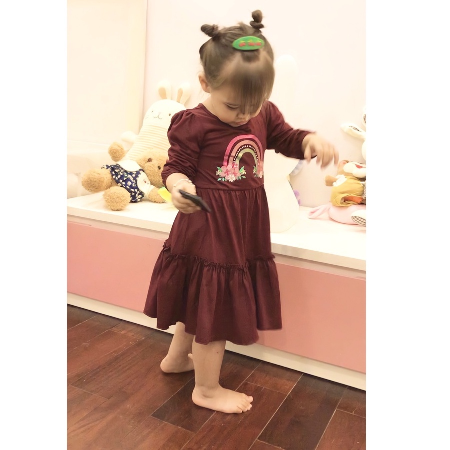 Váy tay lỡ bé gái Pinky xuất xịn. Hoạ tiết cầu vồng lấp lánh, chất cotton nhung mềm mại, co giãn. Size 2-8Y. Maxx 32kg