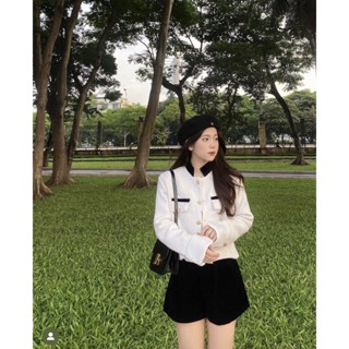 SET 3 MÓN: ÁO CROPTOP KHOÁC DẠ TRẮNG VIỀN ĐEN + ÁO BRA 2 DÂY REN + CHÂN VÁY ĐEN LÓT QUẦN