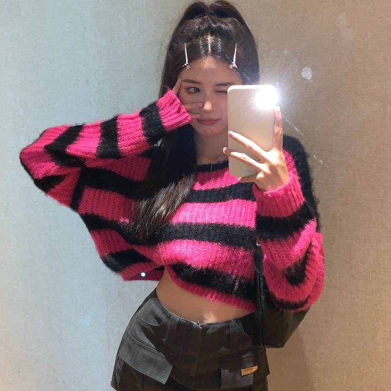 Áo sweater nữ dệt kim YEYA tay dài dáng rộng kẻ sọc hồng thời trang thu đông 2022