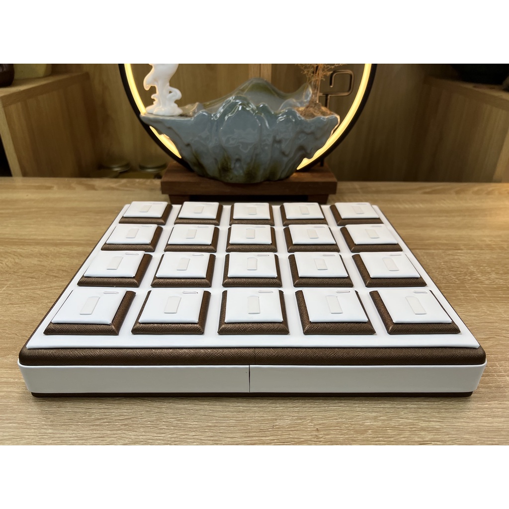 Khay trưng bày nhẫn, mặt dây chuyền bọc da cao cấp 20 ô