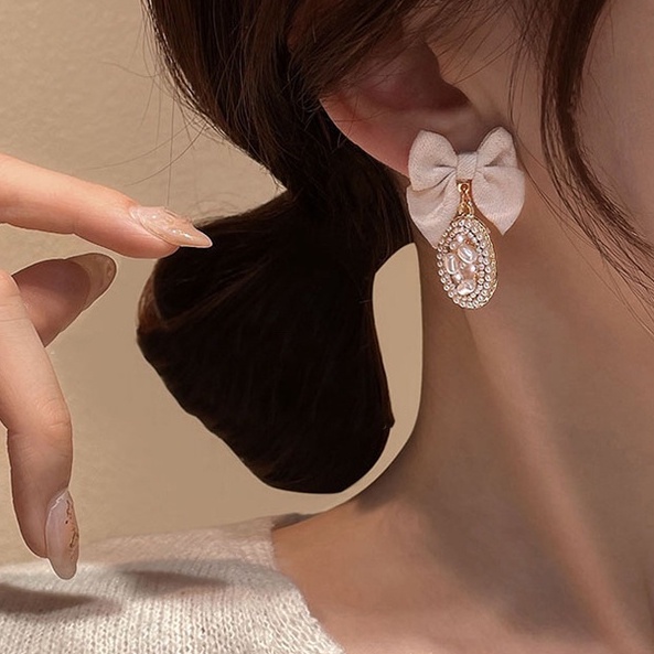 Đôi Khuyên Tai Đính Ngọc Trai Thời Trang Hàn Quốc