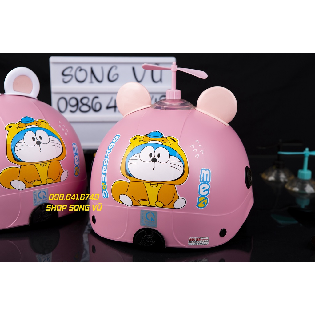 MŨ NÓN BẢO HIỂM NGƯỜI LỚN DORAEMON CHỮ - MÀU HỒNG