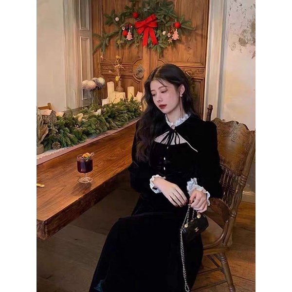 Váy nhung phối ren