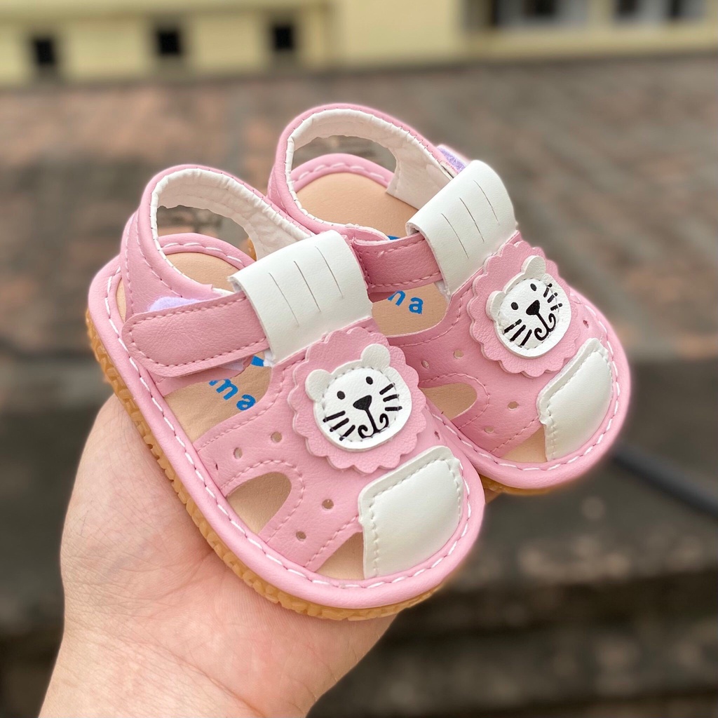 Sandal Tập Đi Cho Bé WOWKIDS Chống Trơn Thoáng Khí Hình Sư Tử, Đế Mềm Phát Tiếng Kêu Full Hộp