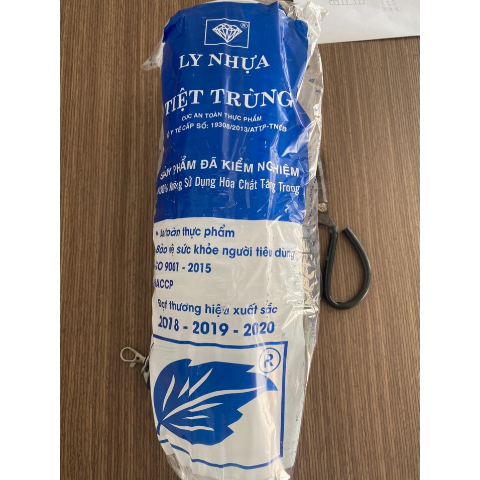 Combo 25 ly nhựa 800ml (Không nắp) - nhãn hiệu chiếc lá xanh dương