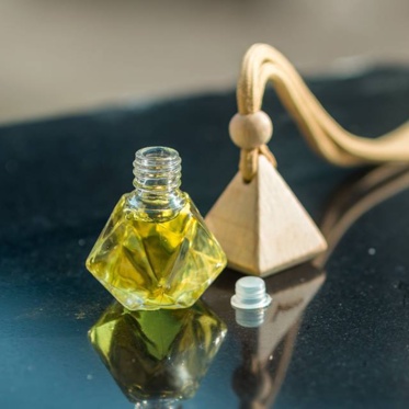 Tinh dầu thơm treo xe ô tô Topco hương cà phê tự khuếch tán thơm xe, khử mùi, hạn chế say xe thơm phòng Nhật Bản Mart