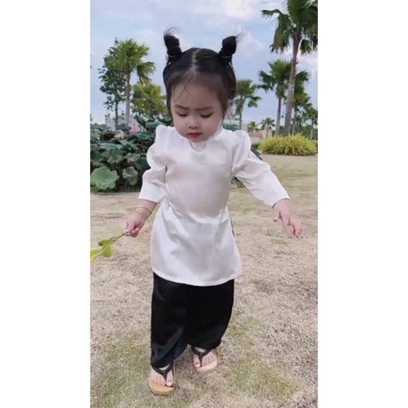 Bộ áo dài thiết kế cho bé gái