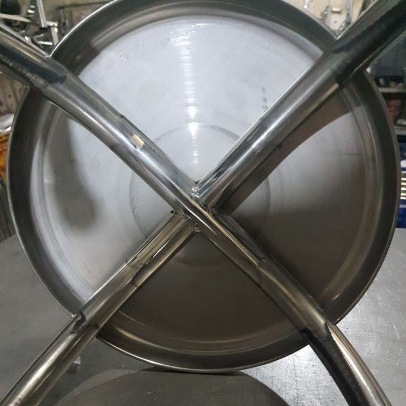 Ghế đẩu 4 chân ,ống tròn o25mm , mặt ghế tròn  cao lên mặt 30cm , hàng dày và chắc chắn , inox 201 và inox 304